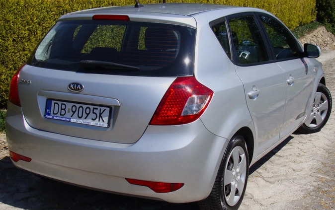 Kia Ceed cena 19777 przebieg: 195000, rok produkcji 2010 z Wałbrzych małe 211